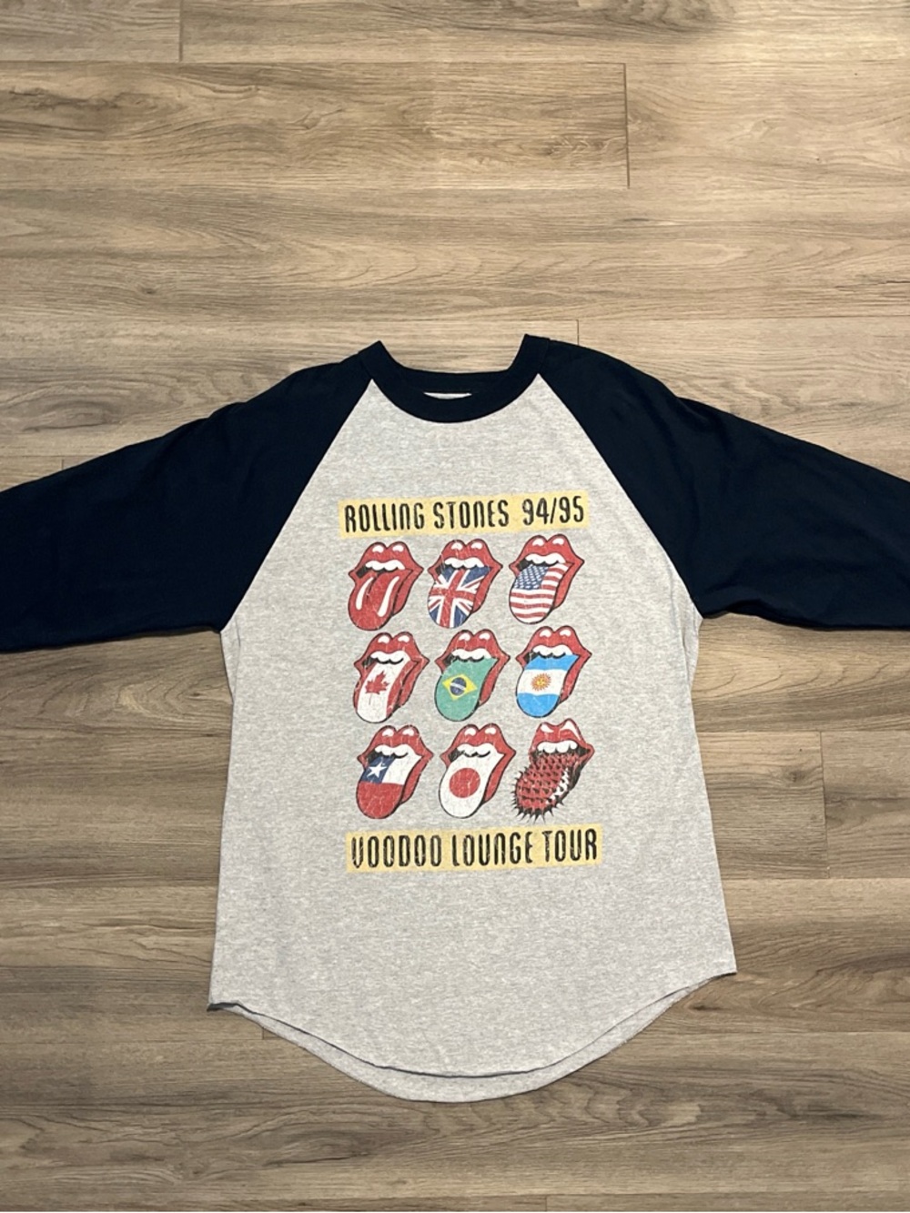 the Rolling stone 3/4 sleeve Voodoo Lounge Tour Raglan Tee - Gray & Black